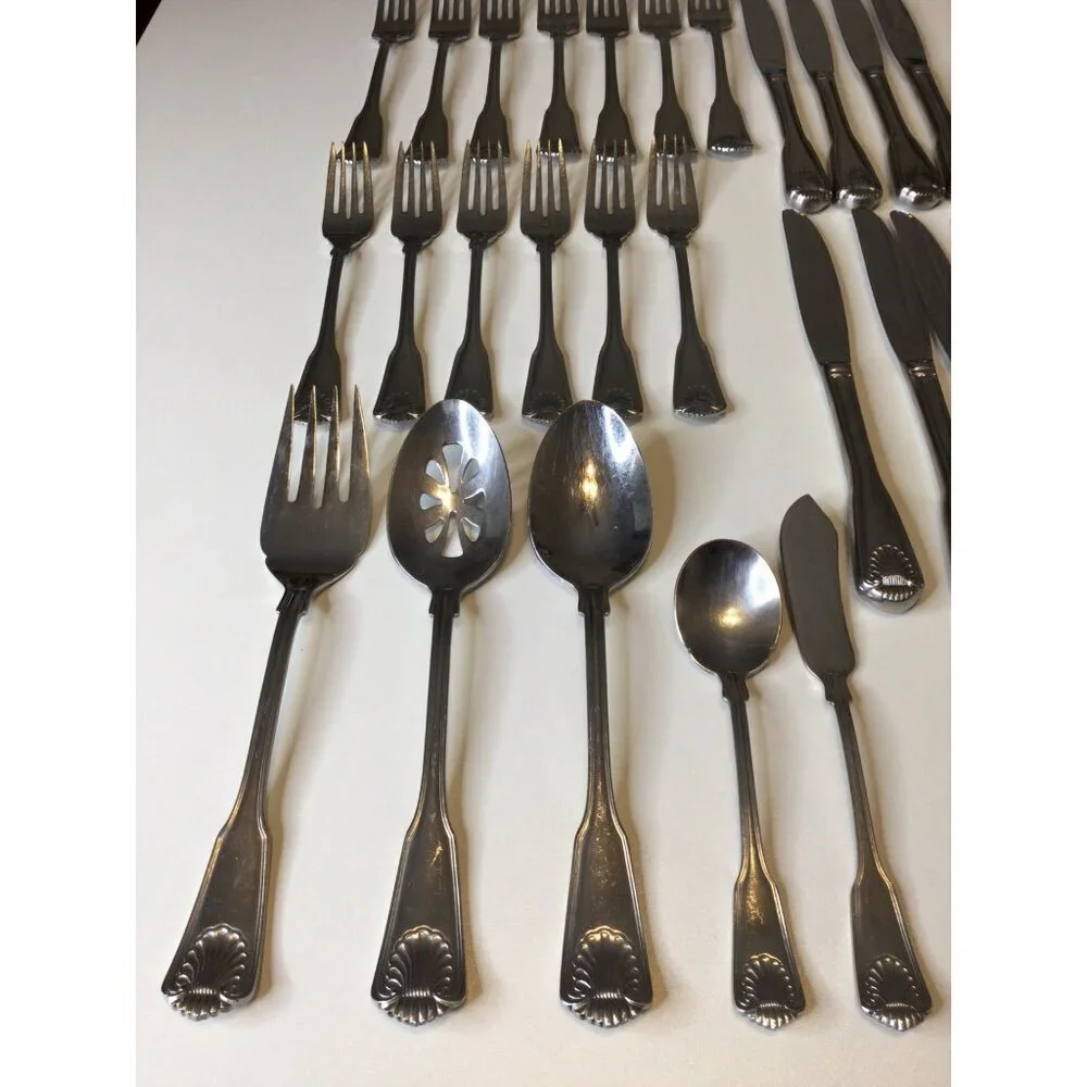 Towle 18/8 Stainless Flatware Forks Spoons Knives Serving 35 pieces Shell
